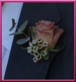 Simple and elegant buttonholes from Eclectic Bliss